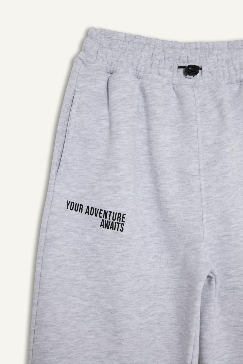 ديفاكتو بنطلون سويت بانتس اولادي تقيل بطبعة شعار اوفر سايز - Image 5